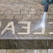 4 Hot Reasons Summer Is The Perfect Time To Pressure Wash Your 皇冠体育在线线上 & 甲板